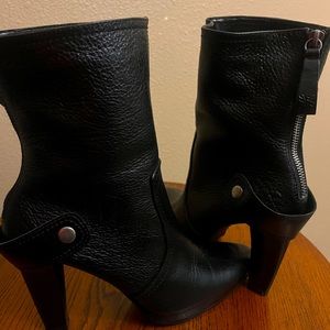 Simply Vera Wang Black Leather Heeled Boots Size 7 Nightshade Black